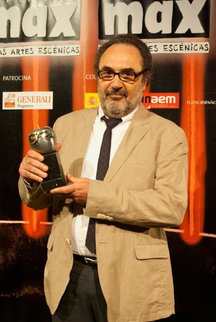 Eduardo Alonso, premio “MAX” a: Extrarradios (Comedia das mulleres desamparadas).  2.009.